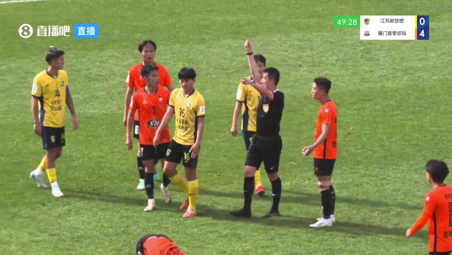 比姆巴佩抬的還高，中冠球員亮鞋釘兇狠蹬踏被裁判直紅驅(qū)逐